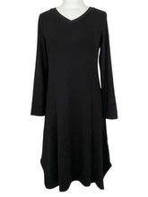 Load image into Gallery viewer, Habitat DIP HEM V NECK TRAVEL DRESS

