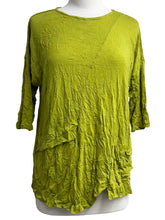 Load image into Gallery viewer, Chalet CRINKLE 3/4 SLEEVE TOP
