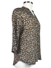 Load image into Gallery viewer, APNY MANDARIN 3/4 SLEEVE BLOUSE
