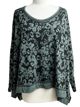 Load image into Gallery viewer, Cut Loose FLORAL JACQUARD V NECK TOP
