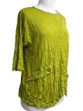 Load image into Gallery viewer, Chalet CRINKLE 3/4 SLEEVE TOP
