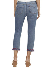 Load image into Gallery viewer, JAG Jeans PULL ON CAPRI MIDRISE
