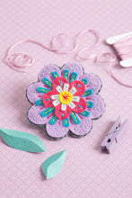 Load image into Gallery viewer, Hawthorn Handmade FLOWER FELT KIT
