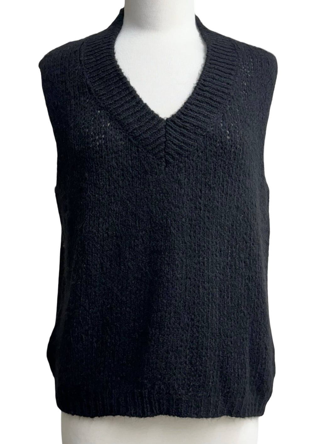 Suzy D London V NECK VEST SWEATER