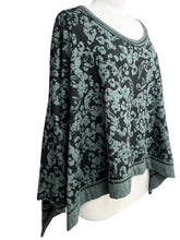 Load image into Gallery viewer, Cut Loose FLORAL JACQUARD V NECK TOP
