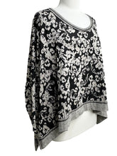 Load image into Gallery viewer, Cut Loose FLORAL JACQUARD V NECK TOP
