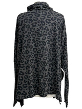 Load image into Gallery viewer, Planet LEOPARD TURTLENECK SWING TOP
