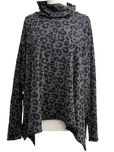 Load image into Gallery viewer, Planet LEOPARD TURTLENECK SWING TOP
