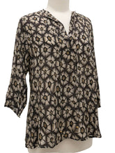 Load image into Gallery viewer, APNY VNECK PULLOVER BLOUSE
