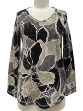 Load image into Gallery viewer, Escape by Habitat V NECK FLORAL TOP COTTON SLUB
