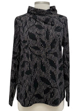 Load image into Gallery viewer, Habitat WRAP NECK TOP PRINT
