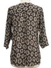 Load image into Gallery viewer, APNY VNECK PULLOVER BLOUSE
