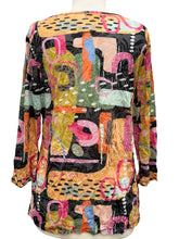 Load image into Gallery viewer, Shana TWIST BOTTOM TEE MOD

