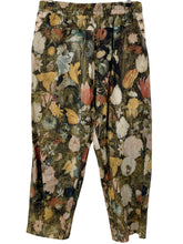 Load image into Gallery viewer, Market of Stars DREAM FLOWER CROP PANT
