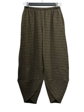 Load image into Gallery viewer, Inoah LANTERN CROP PANT
