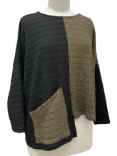 Load image into Gallery viewer, Inoah STEP HEM PULLOVER
