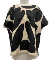 Load image into Gallery viewer, Vanité CAP SLEEVE TOPPER
