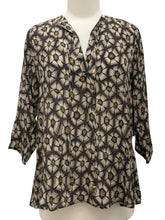Load image into Gallery viewer, APNY VNECK PULLOVER BLOUSE
