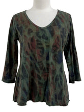 Load image into Gallery viewer, Prairie Cotton V NECK GODET BACK FEATHER TOP
