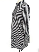 Load image into Gallery viewer, Tulip SEERSUCKER STRIPE BLOUSE
