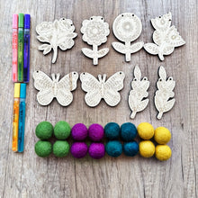 Load image into Gallery viewer, Woodsy Craft Co GARLAND FOLKSY FLOWER
