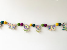 Load image into Gallery viewer, Woodsy Craft Co GARLAND FOLKSY FLOWER
