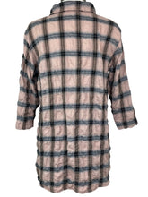 Load image into Gallery viewer, Cut Loose PLAID HI LO SHIRT
