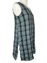 Load image into Gallery viewer, Cut Loose PLAID FLOWY TANK
