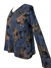 Load image into Gallery viewer, Caite LONG SLEEVE VNECK TIE DYE BELLA
