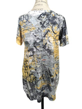 Load image into Gallery viewer, Inoah SHORT SLEEVE TUNIC GOLD NIGHT
