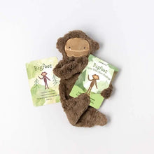 Load image into Gallery viewer, Slumberkins MAPLE BIGFOOT SNUGGLER AND BOOK SET - SELF ESTEEM
